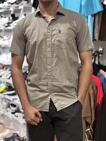 Classic Olive Short-Sleeve Casual Button-Down Shirt